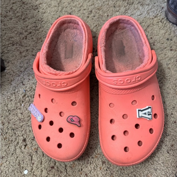 CROCS Women’s Coral Slippers with Fun Charms - Picture 1 of 4